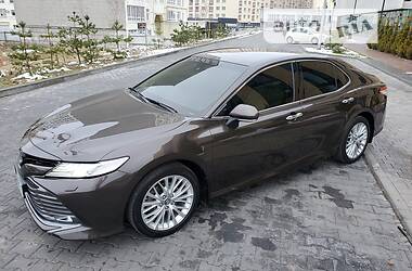 Седан Toyota Camry 2018 в Хмельницком