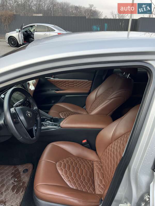 Седан Toyota Camry 2018 в Києві