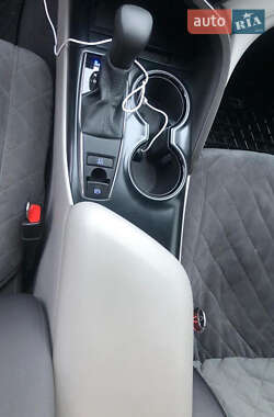 Седан Toyota Camry 2020 в Києві