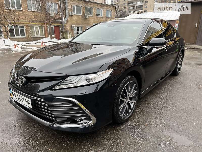 Седан Toyota Camry 2021 в Киеве