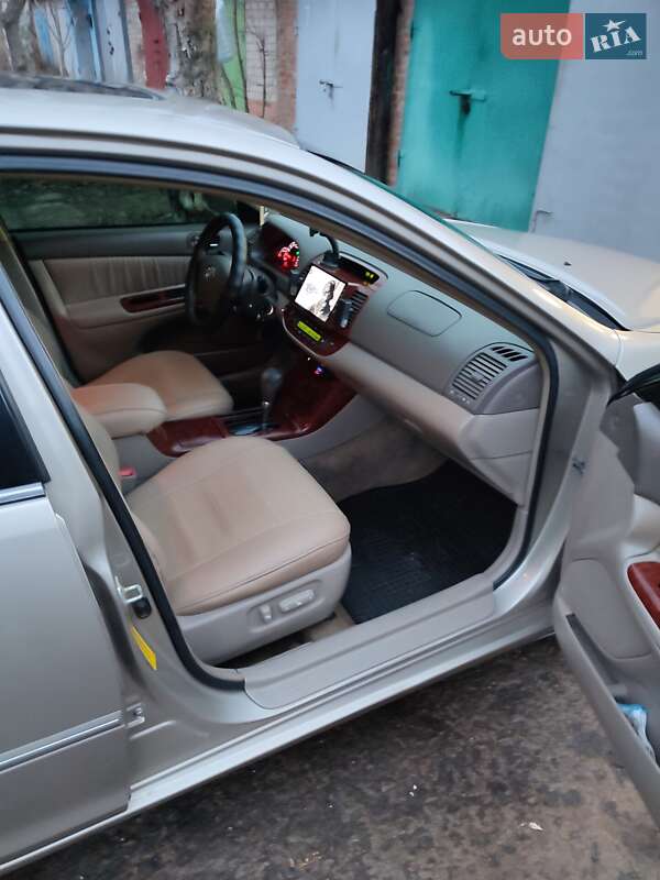 Седан Toyota Camry 2004 в Слов'янську