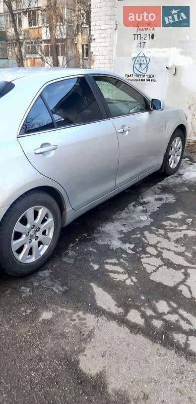 Седан Toyota Camry 2006 в Днепре