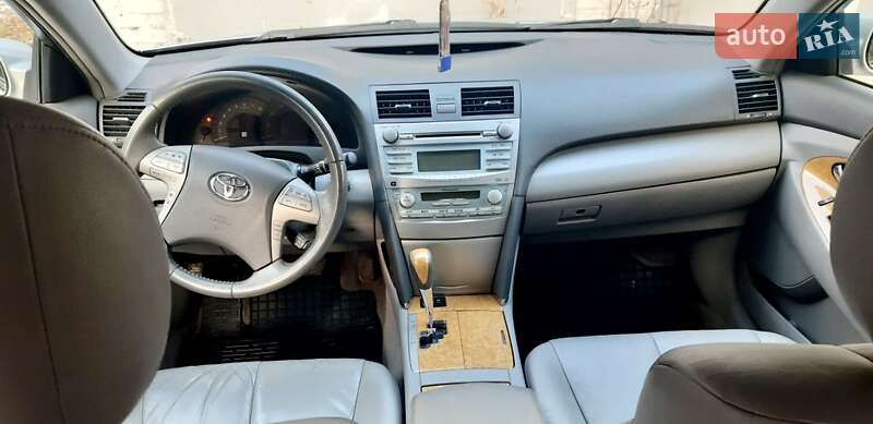 Седан Toyota Camry 2006 в Днепре