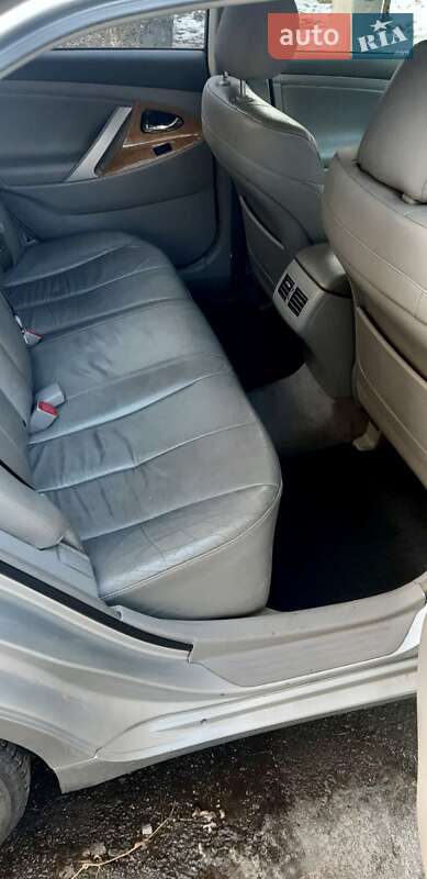 Седан Toyota Camry 2006 в Днепре
