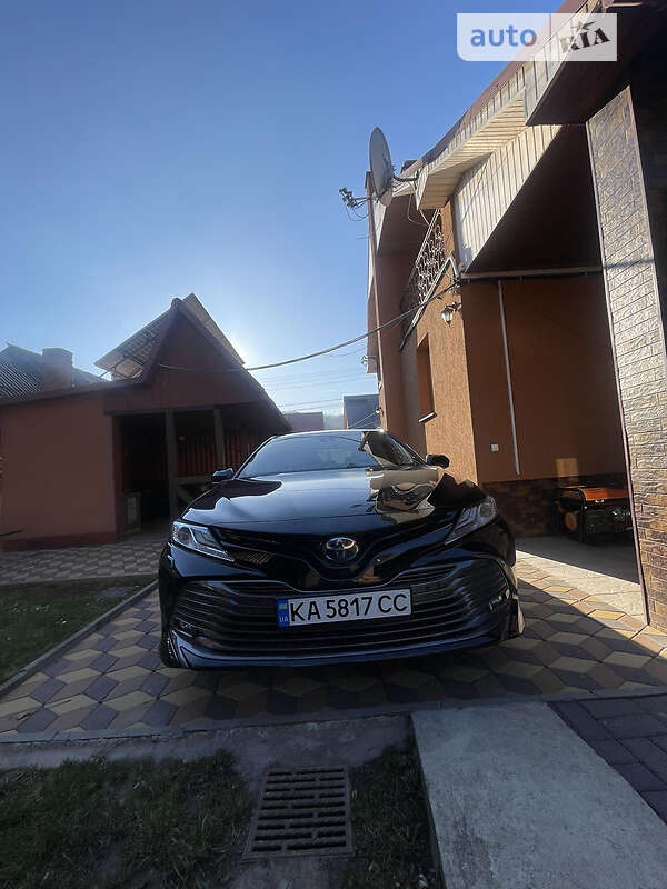 Седан Toyota Camry 2019 в Тячеве