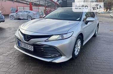 Седан Toyota Camry 2019 в Хмельницькому