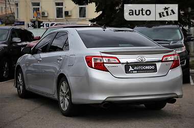 Седан Toyota Camry 2012 в Харкові