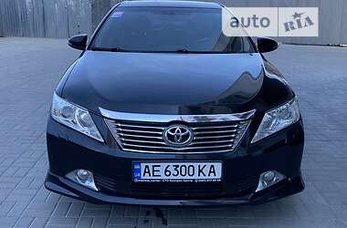 Седан Toyota Camry 2014 в Дніпрі