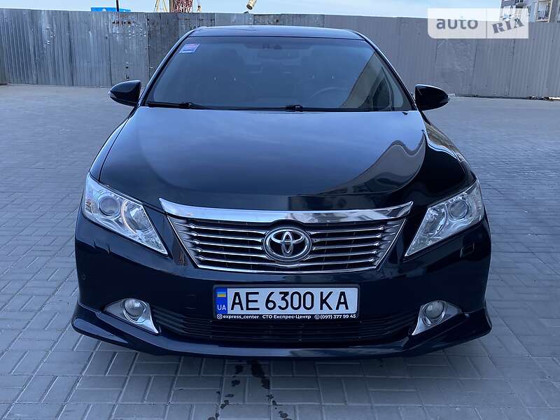 Седан Toyota Camry 2014 в Дніпрі