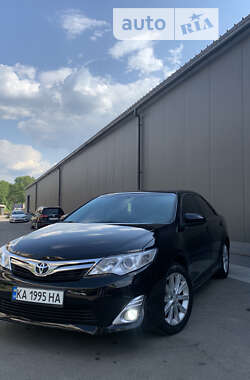 Седан Toyota Camry 2013 в Києві