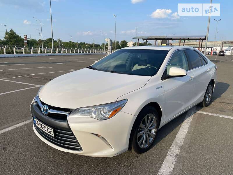 Седан Toyota Camry 2016 в Києві