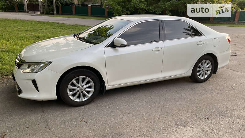 Седан Toyota Camry 2015 в Полтаві