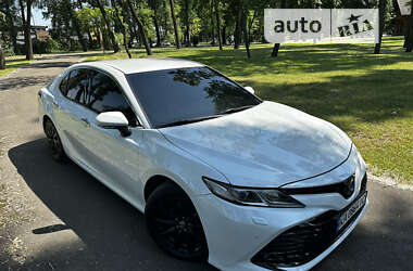 Седан Toyota Camry 2017 в Киеве