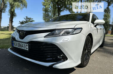 Седан Toyota Camry 2017 в Киеве