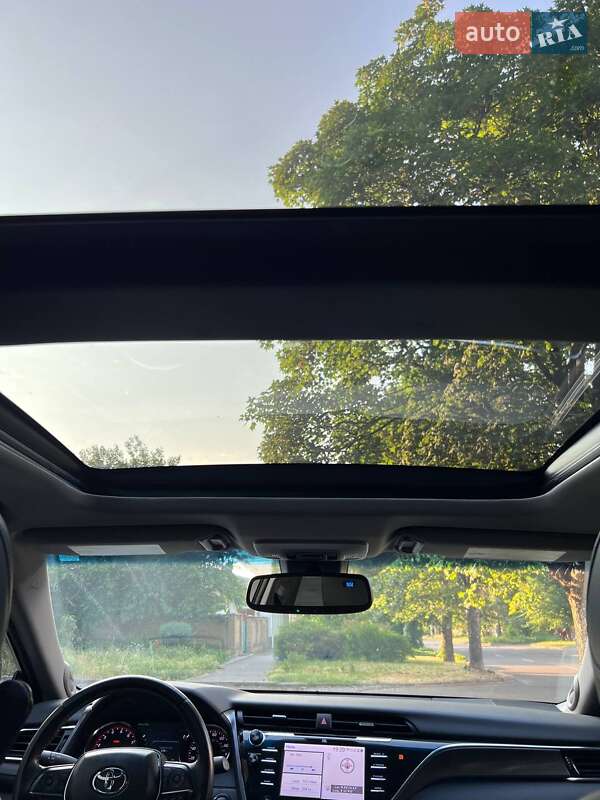 Седан Toyota Camry 2018 в Черкасах