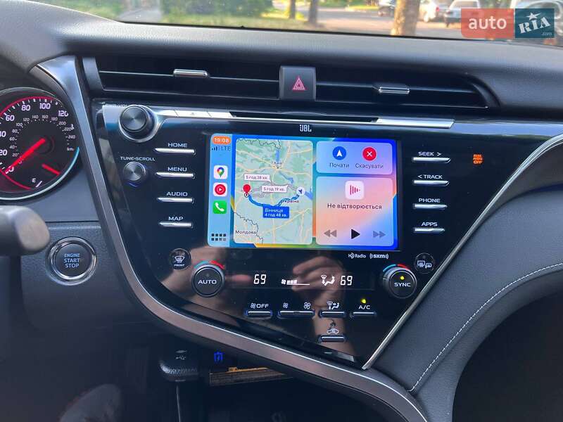 Седан Toyota Camry 2018 в Черкасах