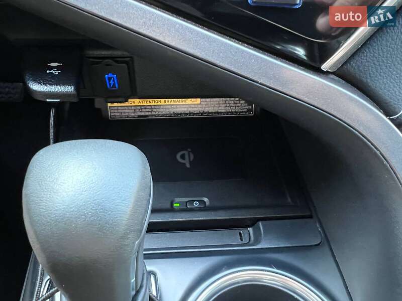 Седан Toyota Camry 2018 в Черкасах