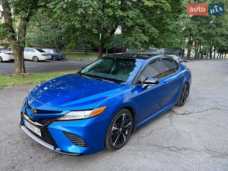 Седан Toyota Camry 2018 в Черкасах