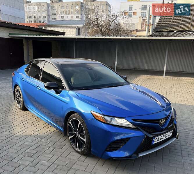 Седан Toyota Camry 2018 в Черкасах