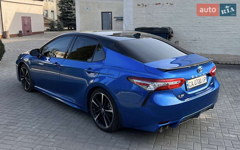 Седан Toyota Camry 2018 в Черкасах