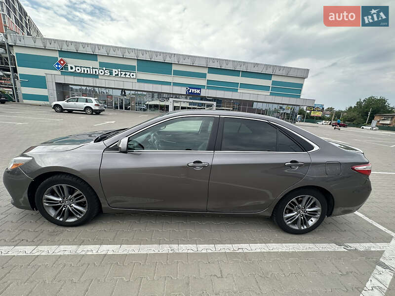 Седан Toyota Camry 2016 в Киеве