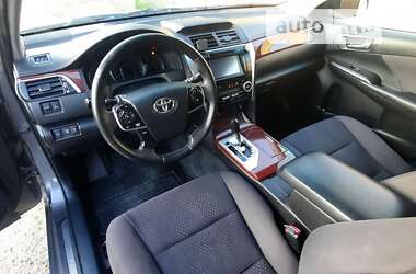 Toyota camry 2013 года