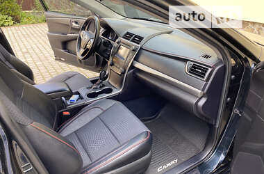 Седан Toyota Camry 2015 в 