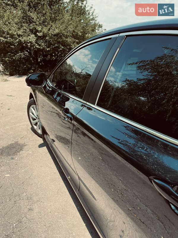 Седан Toyota Camry 2018 в Кривому Розі