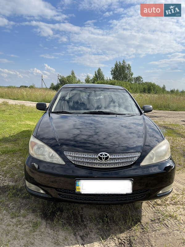 Седан Toyota Camry 2004 в Ровно