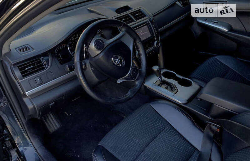 Седан Toyota Camry 2012 в Харькове
