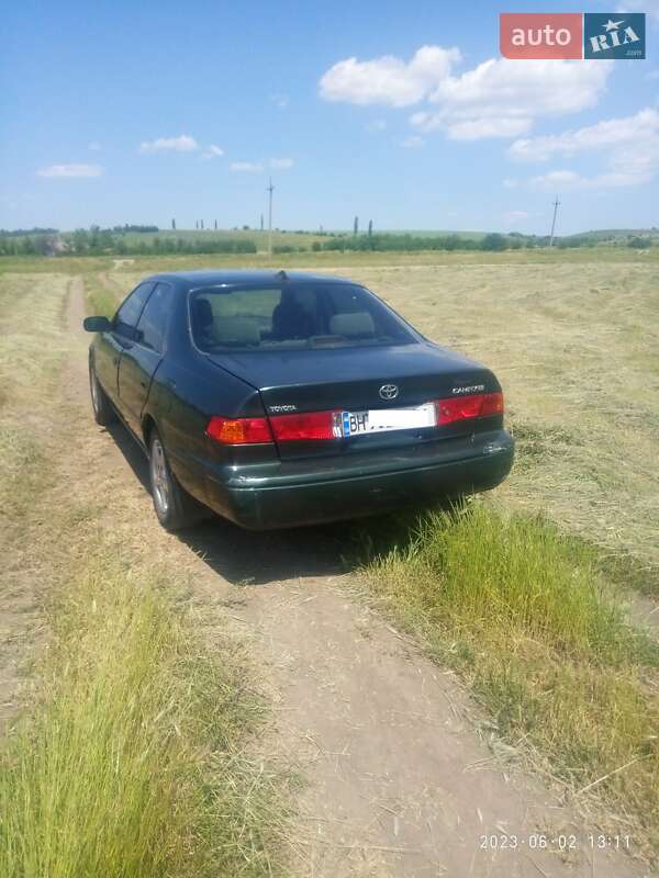 Седан Toyota Camry 2000 в Одессе
