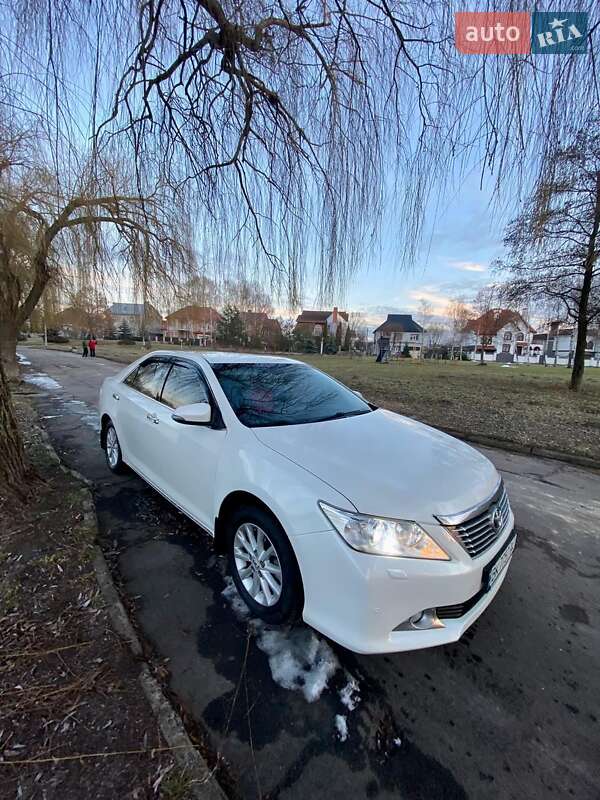 Седан Toyota Camry 2011 в Ровно