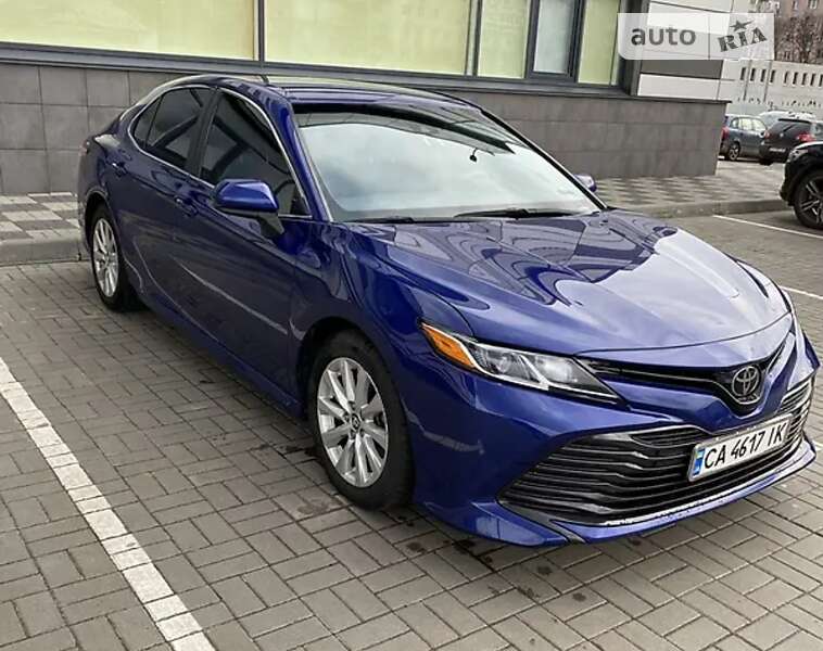 Седан Toyota Camry 2018 в Черкасах