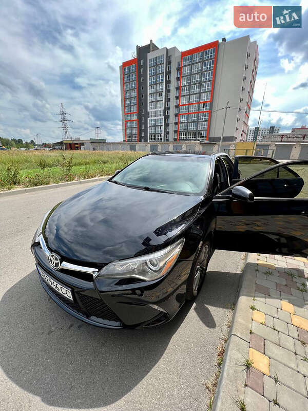 Седан Toyota Camry 2016 в Чернигове