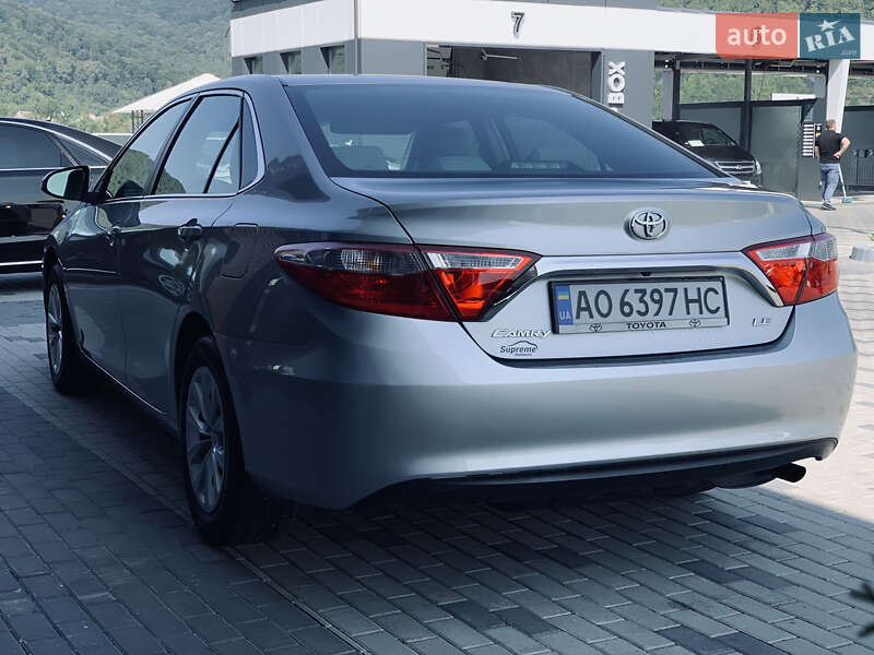 Седан Toyota Camry 2016 в Хусте