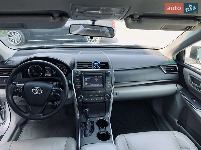 Седан Toyota Camry 2016 в Хусте