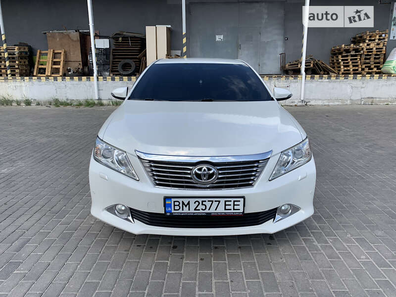 Седан Toyota Camry 2012 в Сумах