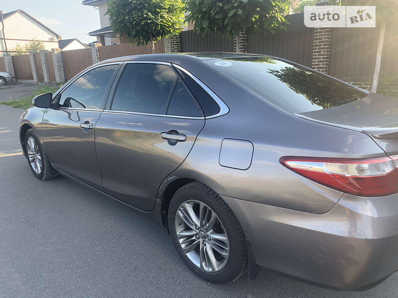 Седан Toyota Camry 2016 в Софиевской Борщаговке