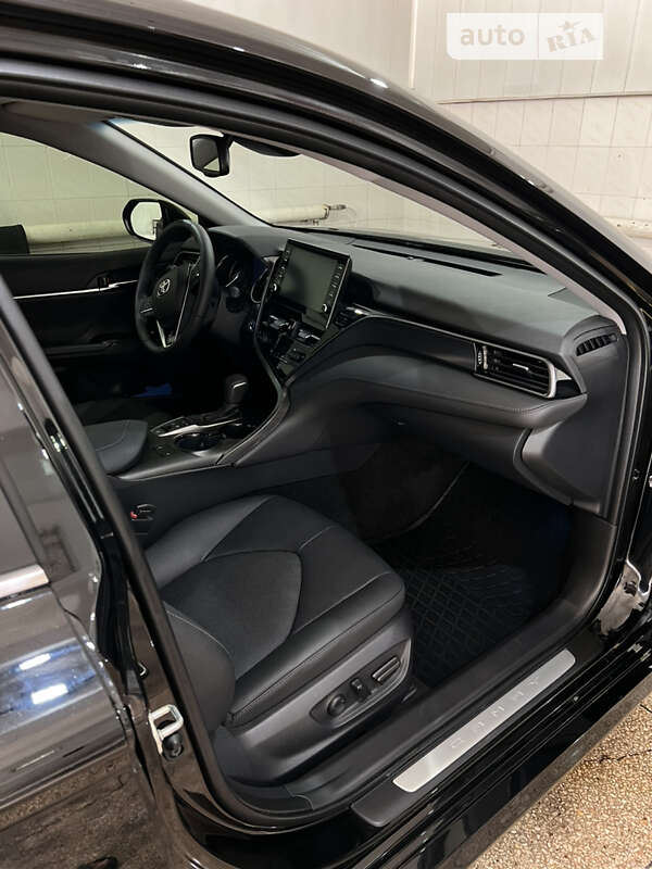 Седан Toyota Camry 2022 в Дніпрі