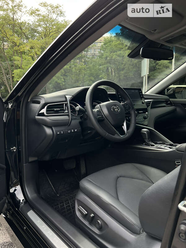 Седан Toyota Camry 2022 в Дніпрі