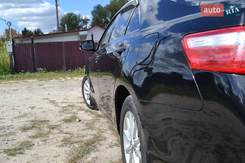 Седан Toyota Camry 2010 в Глухове