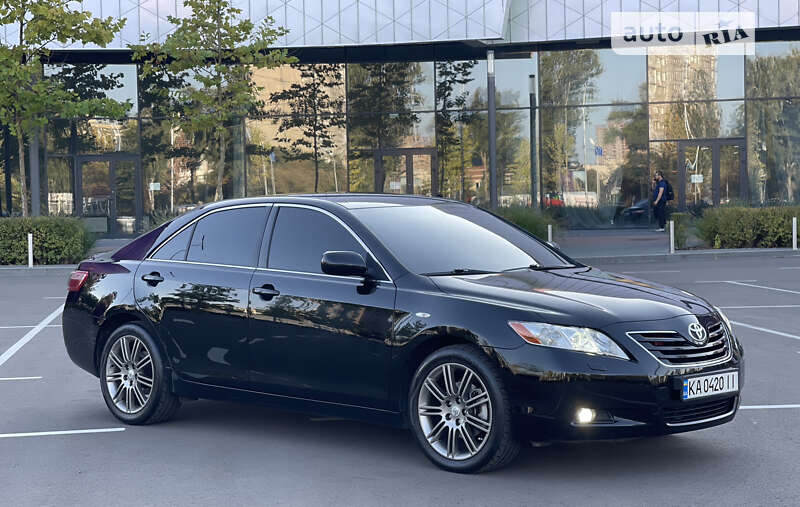Седан Toyota Camry 2006 в Киеве