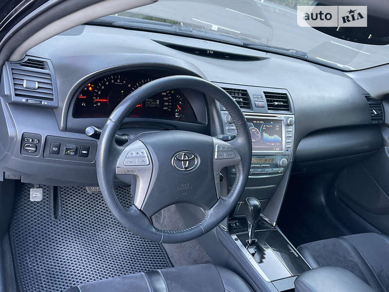 Седан Toyota Camry 2006 в Киеве