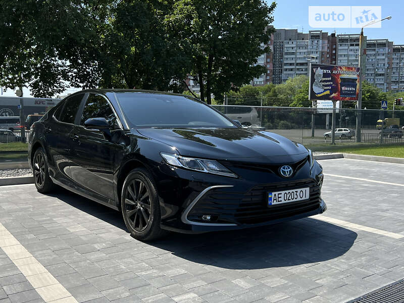 Седан Toyota Camry 2022 в Дніпрі