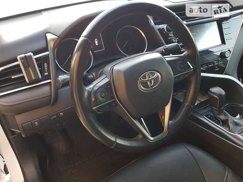 Седан Toyota Camry 2018 в Кропивницком