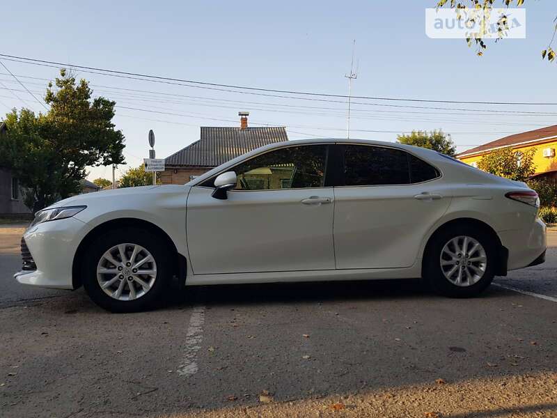 Седан Toyota Camry 2018 в Кропивницком