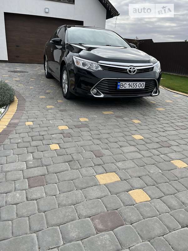 Седан Toyota Camry 2015 в Гайсине