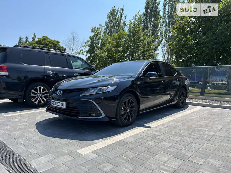 Седан Toyota Camry 2022 в Дніпрі