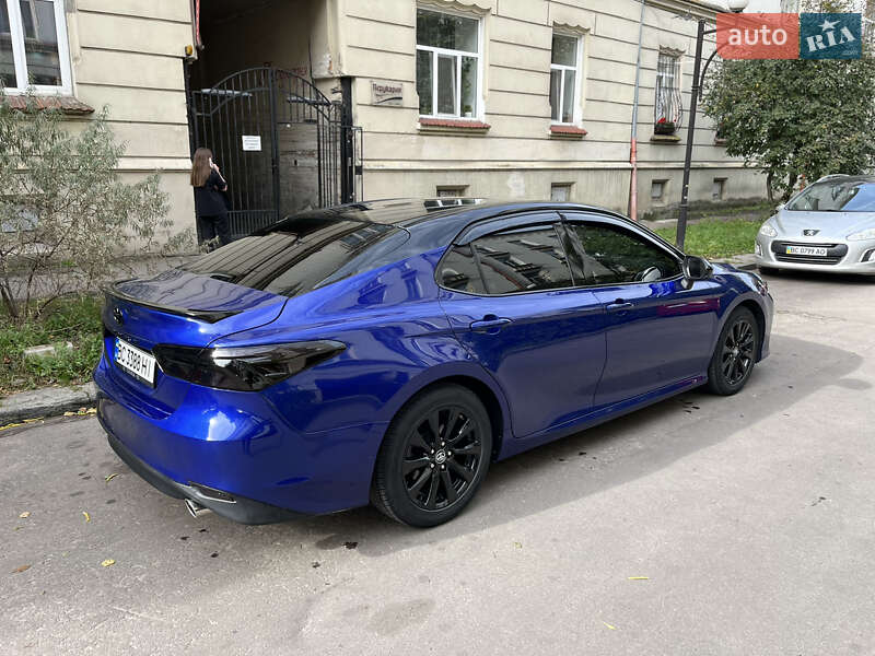 Седан Toyota Camry 2017 в Львове