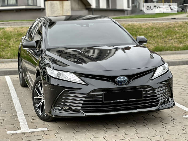 Седан Toyota Camry 2023 в Луцьку